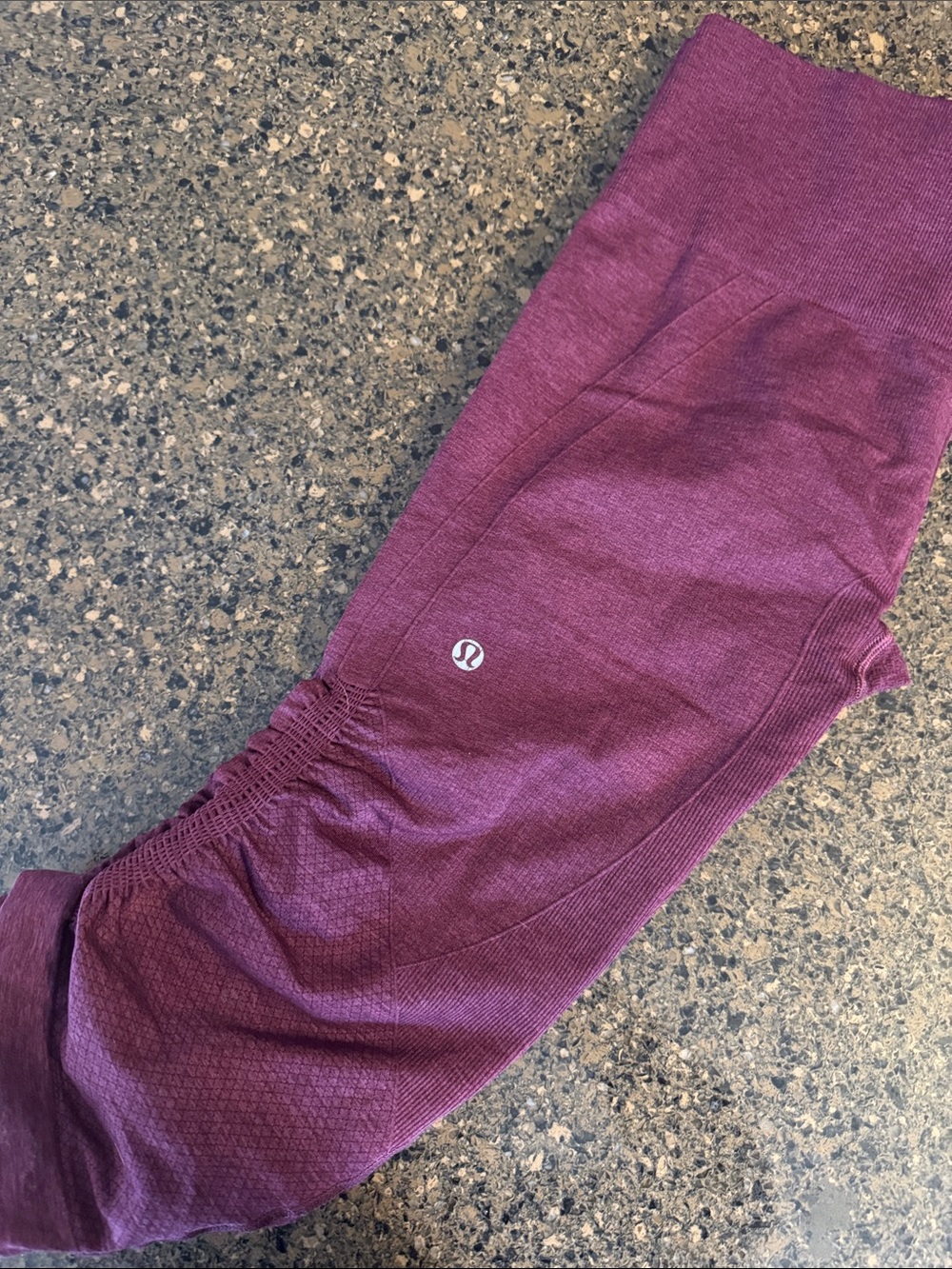 Lululemon Plum/Magenta Leggings - Seam Detail Active Bottoms Size 8.